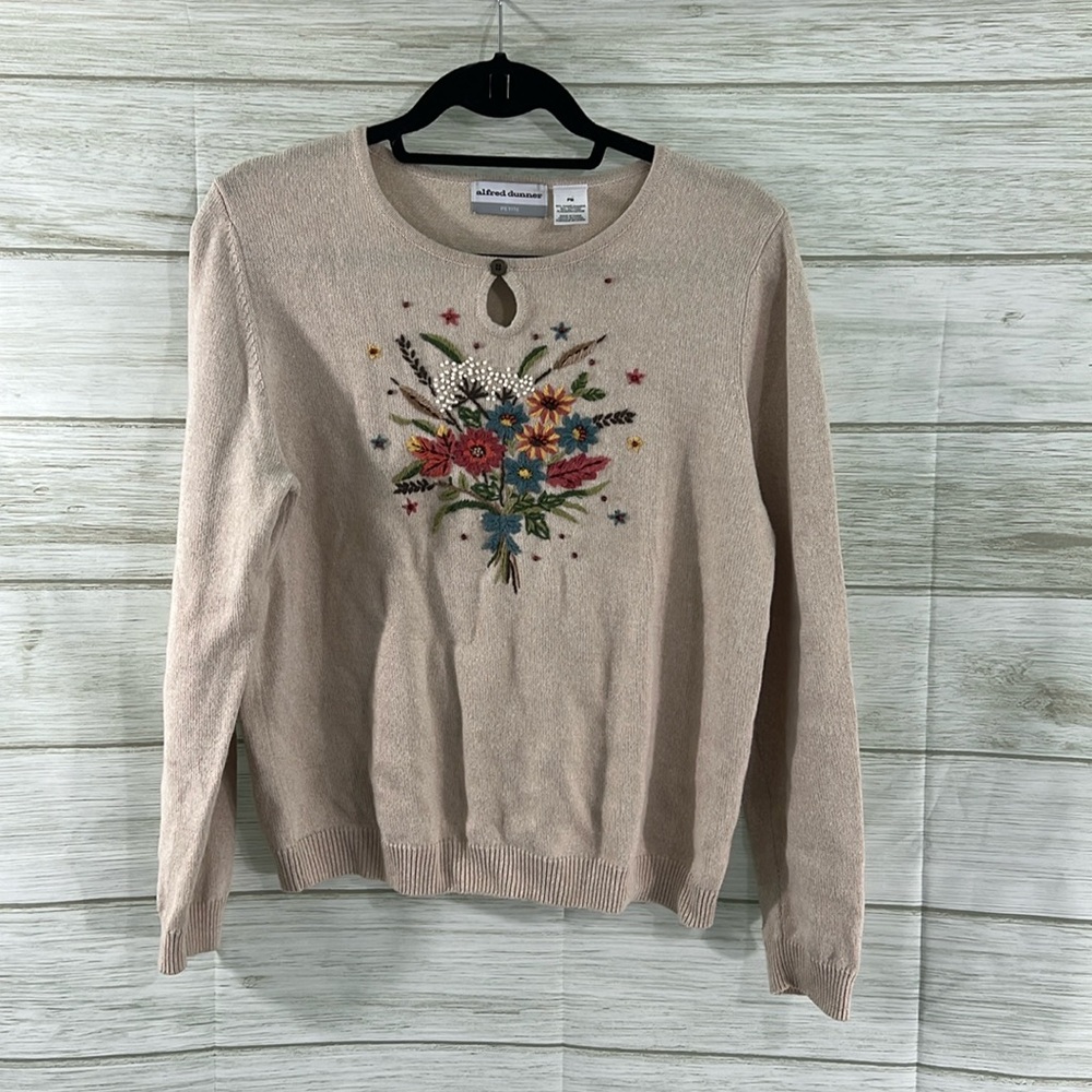 Alfred Dunner | Women’s  Pullover Cream Embroidered  Sweater • Petite Medium